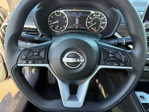 Used 2025 Nissan Altima 2.5 SV AWD/4WD image 18