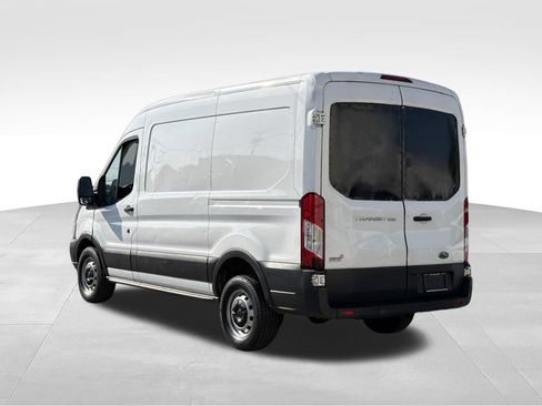 Used 2016 Ford Transit 250 130 Medium Roof RWD image 5