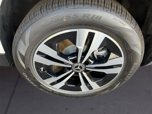 New 2026 Mercedes-Benz GLB 250 4MATIC image 9