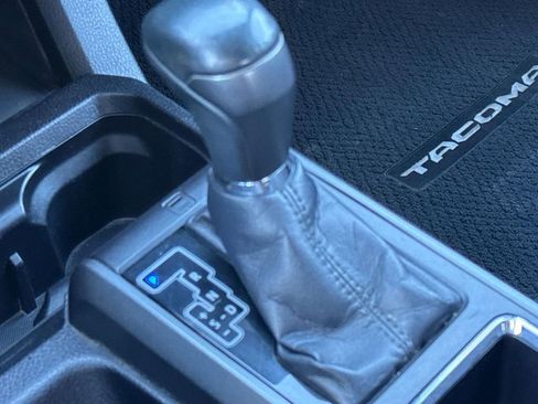 Used 2016 Toyota Tacoma TRD Sport image 16