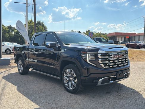Used 2023 GMC Sierra 1500 Denali w/ Denali Reserve Package AWD/4WD image 12