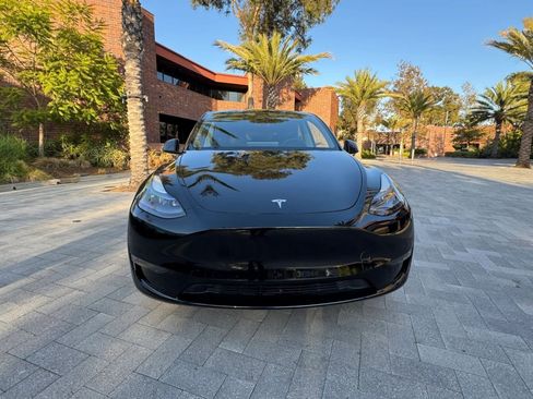 Used 2023 Tesla Model Y Long Range AWD/4WD image 2