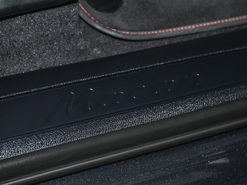 Used 2024 Porsche Macan image 17