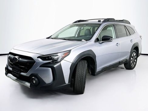 Used 2023 Subaru Outback Limited image 2