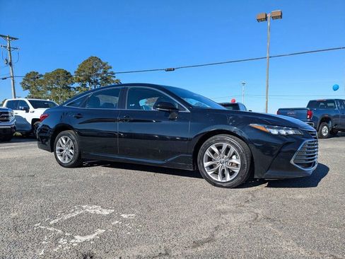 Used 2022 Toyota Avalon XLE image 3