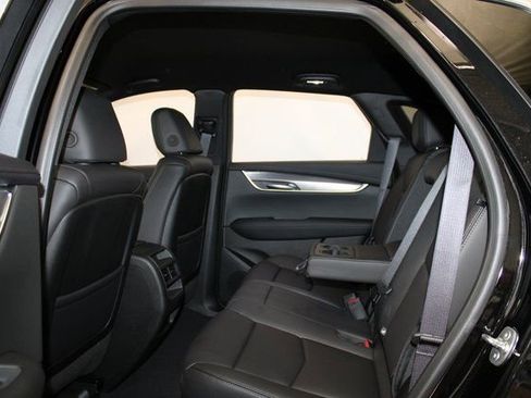 New 2025 Cadillac XT5 Luxury image 8