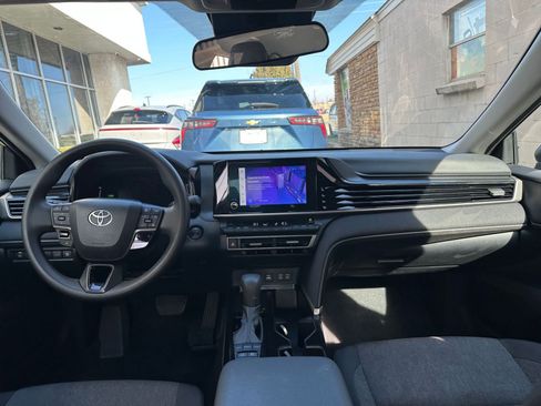 Used 2025 Toyota Camry LE image 32