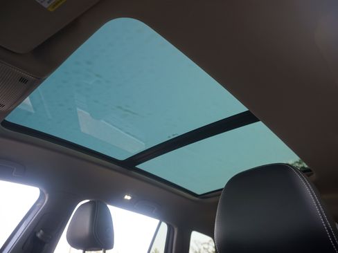 Used 2024 Volkswagen Atlas SE w/ Panoramic Sunroof Package image 15