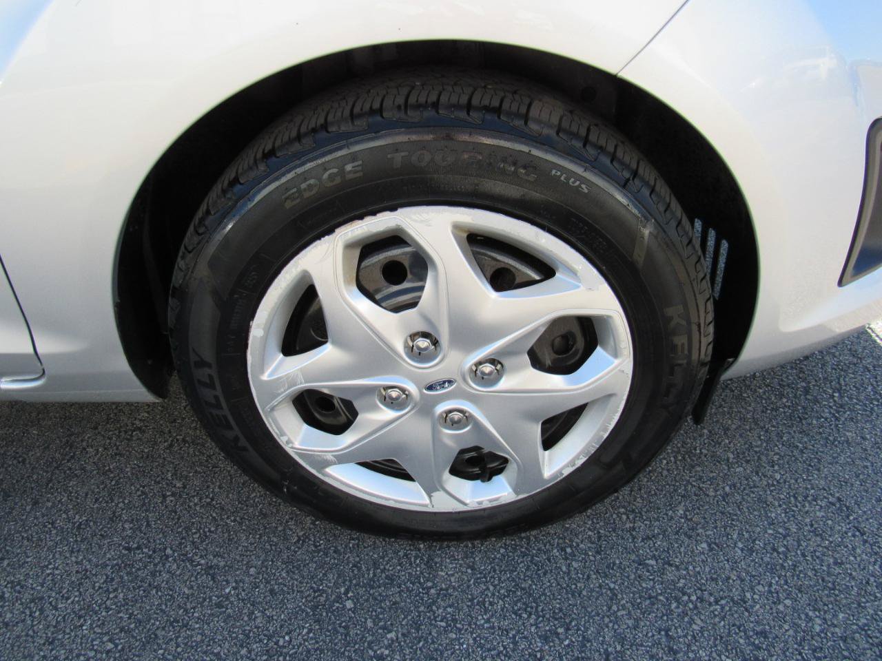 Used 2012 Ford Fiesta SE FWD image 9