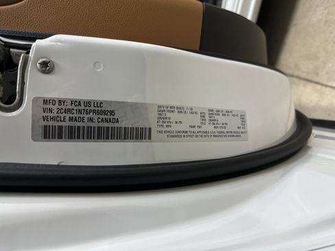 Used 2023 Chrysler Pacifica Pinnacle image 37