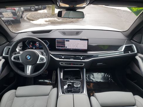 Certified 2025 BMW X5 xDrive40i w/ M Sport Package image 21