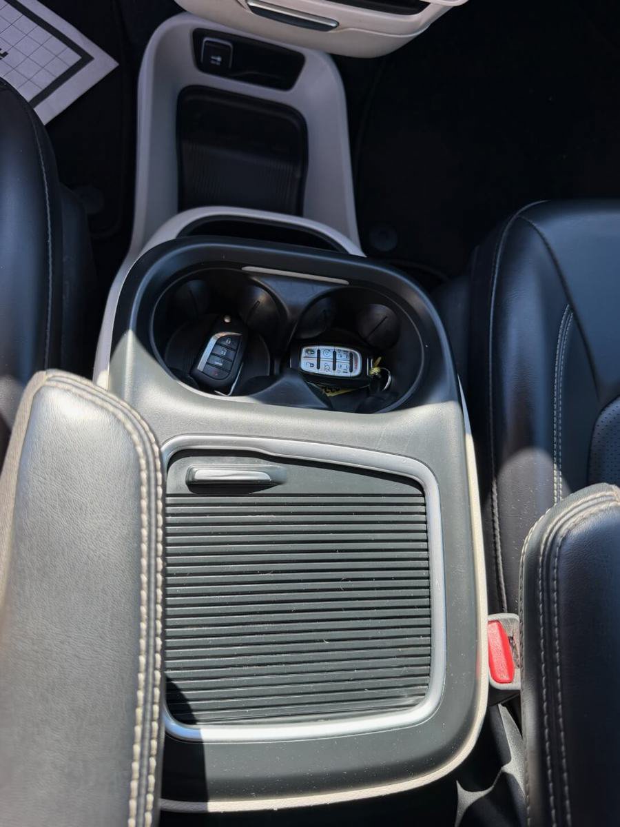 Used 2023 Chrysler Pacifica Touring-L FWD image 10