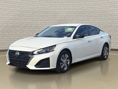 Used 2025 Nissan Altima 2.5 S image 1