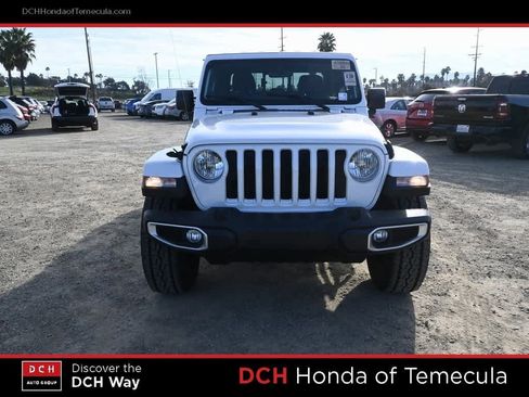 Used 2023 Jeep Gladiator Overland image 2