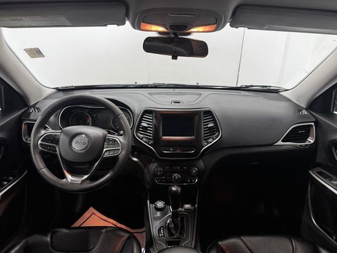 Used 2020 Jeep Cherokee Latitude Plus image 2