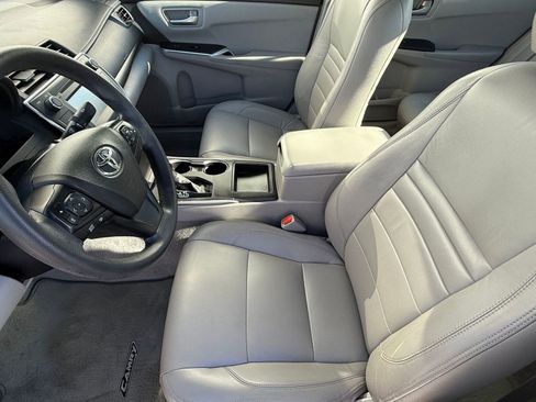 Used 2017 Toyota Camry LE image 5