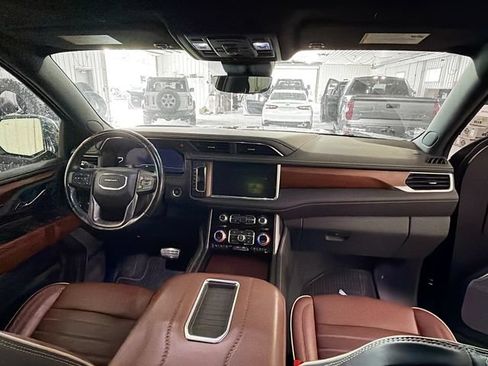 Used 2023 GMC Yukon XL Denali Ultimate AWD/4WD image 10