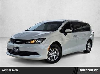 Used 2018 Chrysler Pacifica LX video 1