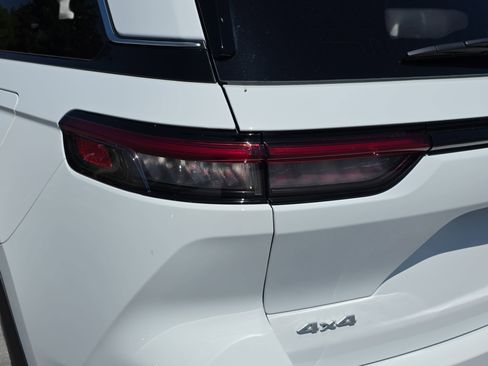 New 2025 Jeep Grand Cherokee Limited AWD/4WD image 31
