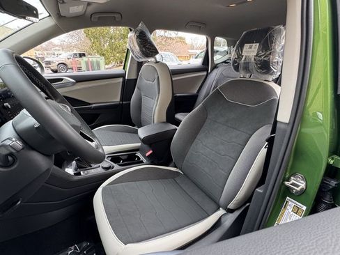 New 2026 Volkswagen Taos SE AWD/4WD image 28