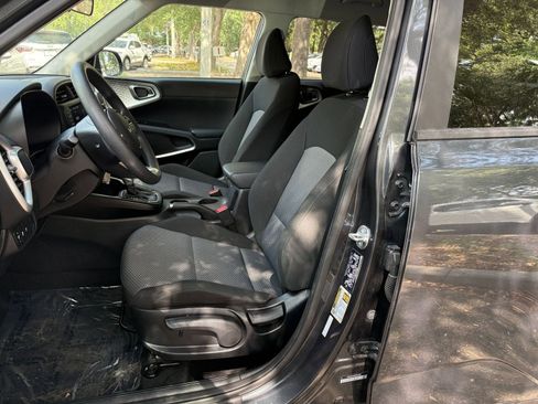 Used 2025 Kia Soul LX w/ LX Technology Package FWD image 33