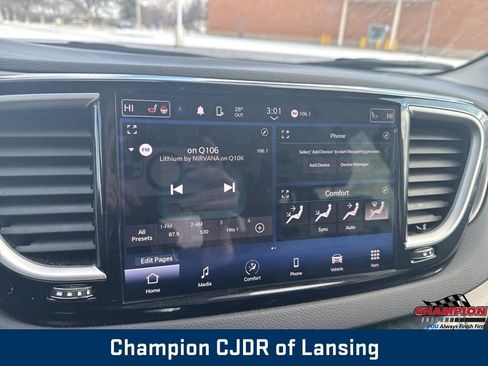 Used 2024 Chrysler Pacifica Touring-L image 30