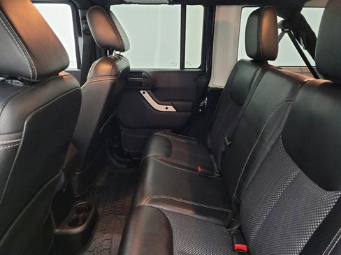 Used 2015 Jeep Wrangler Unlimited Sahara AWD/4WD image 18