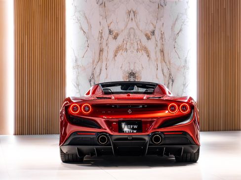 Used 2022 Ferrari F8 Tributo image 4