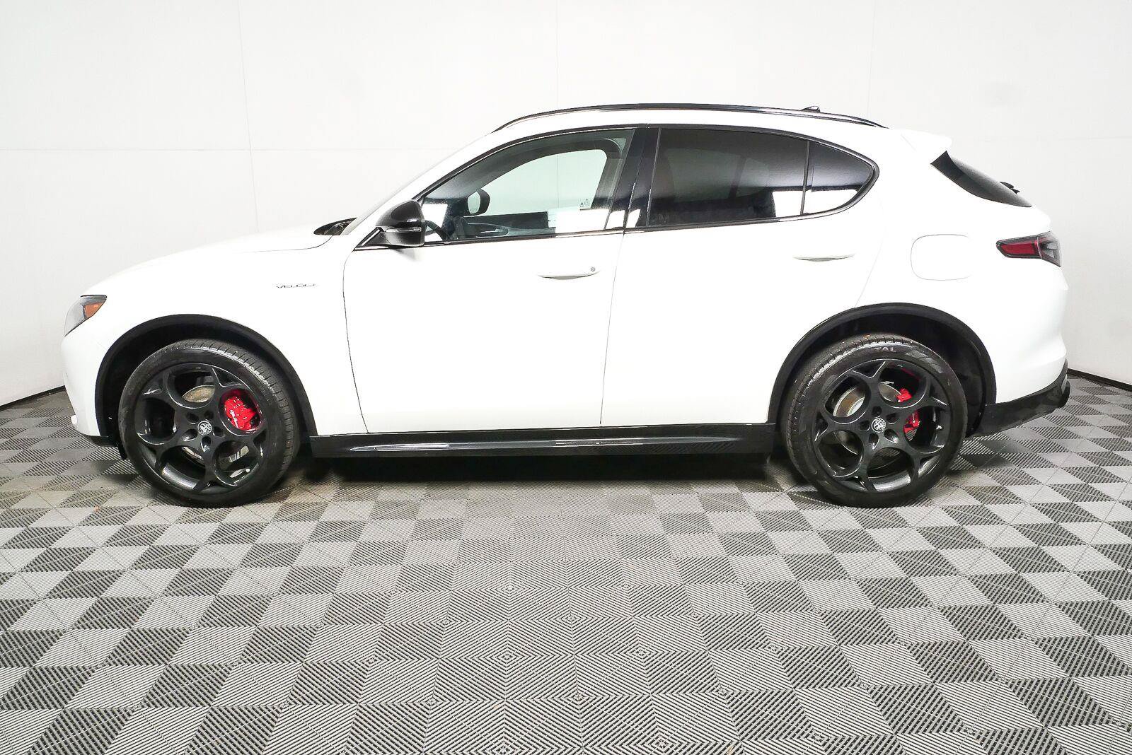 New 2026 Alfa Romeo Stelvio Sprint AWD/4WD image 34