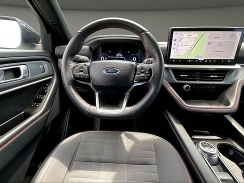 Used 2025 Ford Explorer ST-Line w/ ST-Line Street Pack AWD/4WD image 12