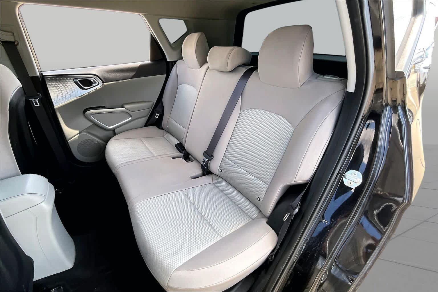 Used 2020 Kia Soul LX FWD image 21