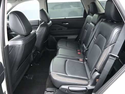 Used 2024 Nissan Pathfinder SL image 12