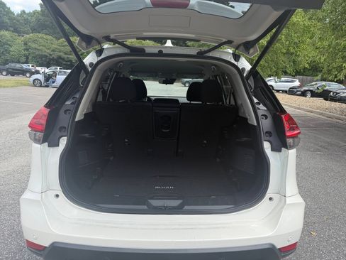 Used 2019 Nissan Rogue SV w/ Premium Package FWD image 19