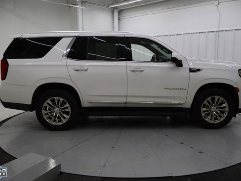 Used 2023 GMC Yukon SLT image 2