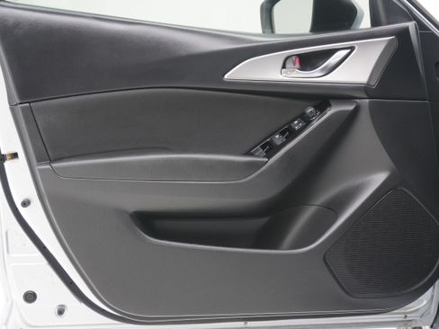 Used 2018 MAZDA MAZDA3 Sport FWD image 11