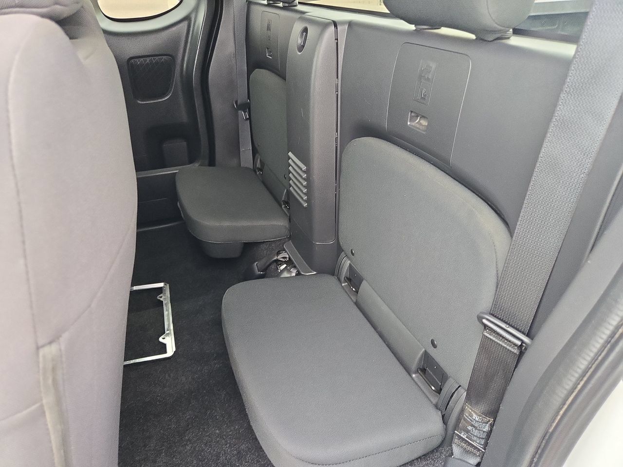Used 2024 Nissan Frontier S RWD image 23