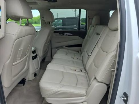 Used 2016 Cadillac Escalade ESV Luxury AWD/4WD image 4