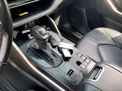 Used 2023 Toyota Highlander XLE image 17