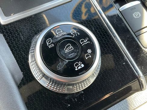 Used 2023 Mitsubishi Outlander SE Black Edition image 12