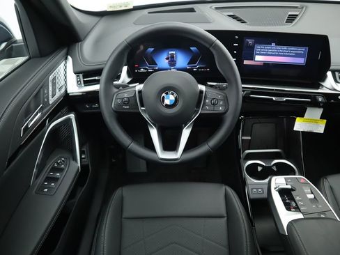 Used 2025 BMW X1 xDrive28i w/ Premium Package image 11