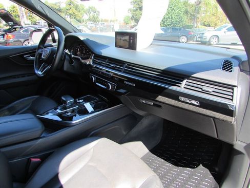 Used 2017 Audi Q7 3.0T Premium Plus w/ Premium Plus Package AWD/4WD image 31