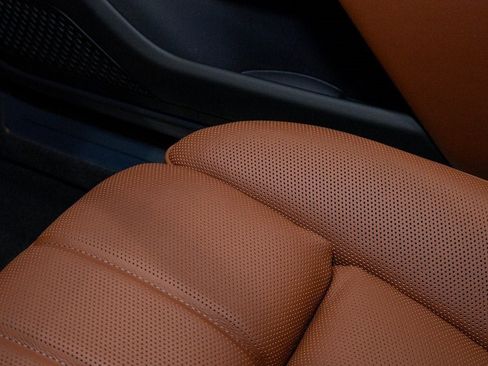 Used 2025 BMW i7 eDrive50 w/ Premium Package image 23