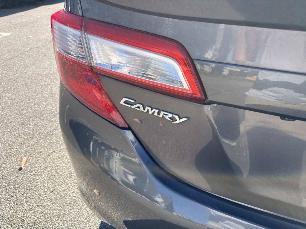 Used 2014 Toyota Camry SE w/ Leather Package FWD image 5