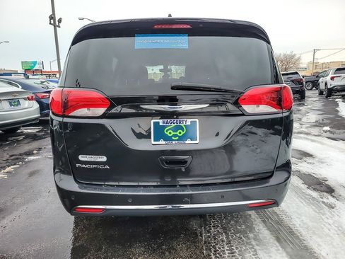 Used 2018 Chrysler Pacifica Touring-L Plus w/ Tire & Wheel Group image 5