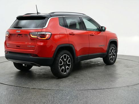 Used 2025 Jeep Compass Trailhawk image 9