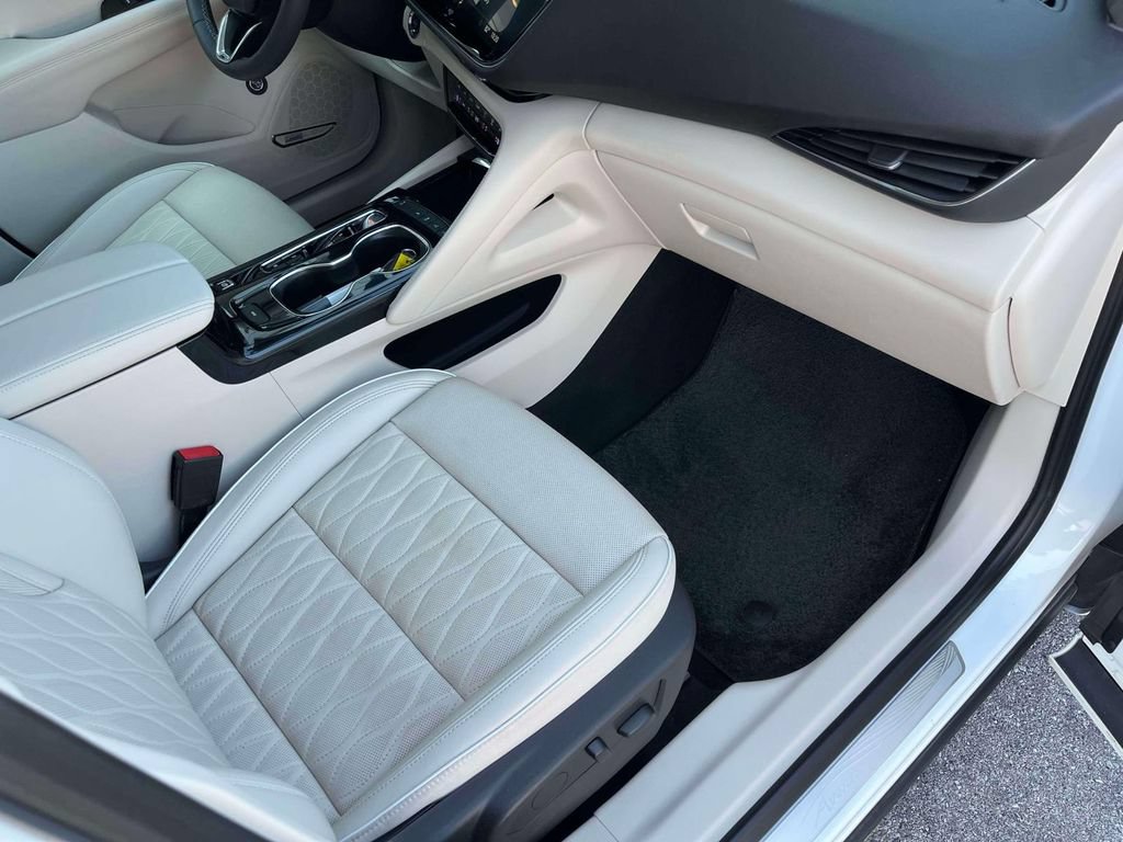 Certified 2022 Buick Envision Avenir w/ Technology Package II FWD image 22