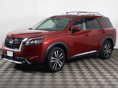 Used 2024 Nissan Pathfinder Platinum w/ Cargo Package AWD/4WD image 14