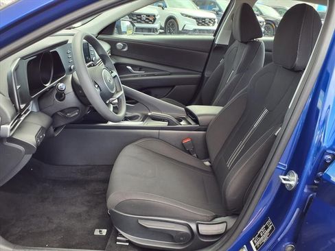 Used 2023 Hyundai Elantra SEL w/ Cargo Package image 11