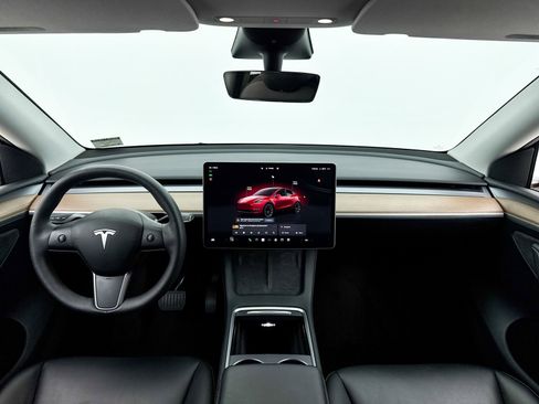 Used 2023 Tesla Model Y Long Range image 17