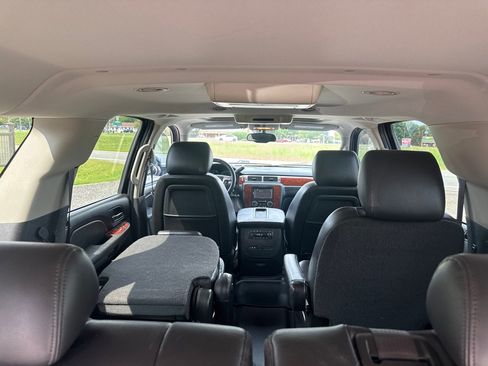Used 2013 Chevrolet Suburban LTZ AWD/4WD image 21